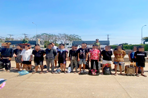 Tiếp nhận 24 công dân Việt Nam lao động trái phép tại Campuchia trở về nước