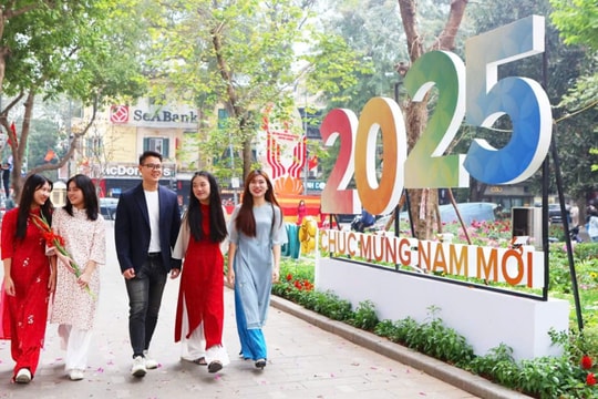 Hà Nội đón khoảng 1 triệu lượt khách du lịch trong 9 ngày Tết Nguyên đán Ất Tỵ 2025