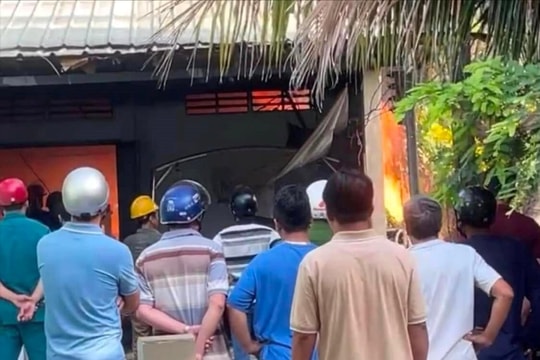 Tiền Giang: Cháy nhà kho của người dân, nhiều tài sản hư hỏng nặng