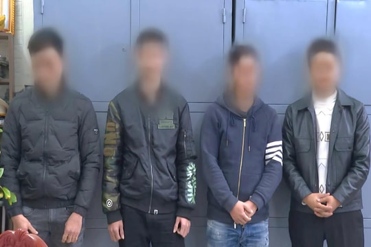 Đánh bạc thua, rút súng đe dọa cướp lại tiền