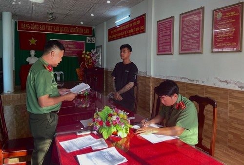 Bắt giữ đối tượng dùng súng đe dọa người khác