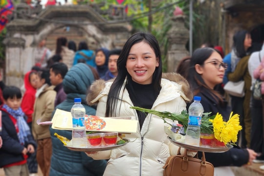 Đền Độc Cước hút khách ngày cuối tuần