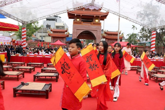 Lễ hội khai bút và thi viết thư pháp