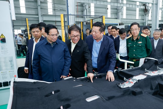 Thủ tướng đề nghị tập đoàn THACO nghiên cứu, sản xuất xe lửa tốc độ cao