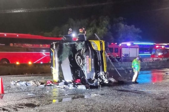 Xe khách lật giữa Quốc lộ 1A, 3 người tử vong và nhiều người bị thương