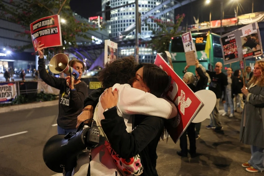 Hamas trả tự do 3 con tin theo thỏa thuận ngừng bắn với Israel