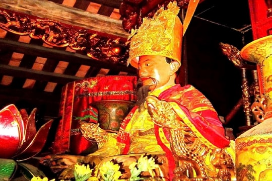 Dâng hương tưởng nhớ Đức Vương Ngô Quyền