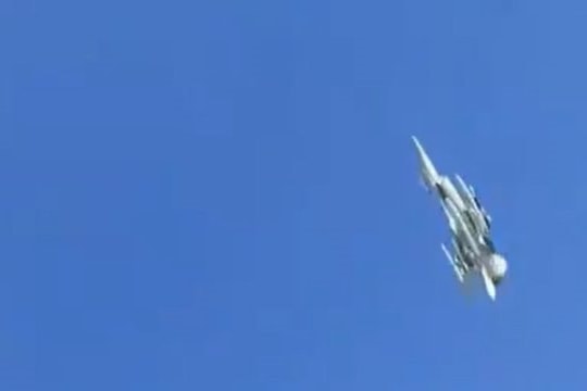 Lần đầu thấy F-16 Ukraine xuất kích tấn công tầm thấp