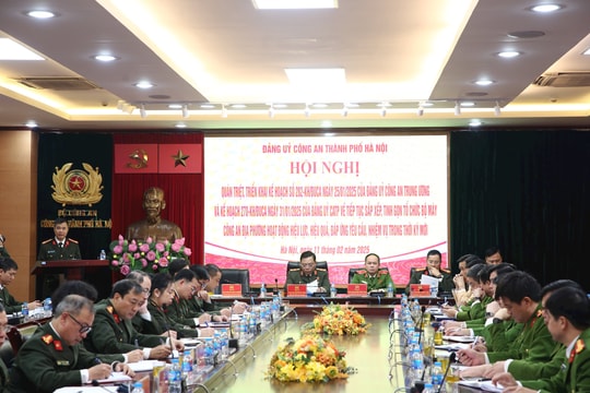 Tiếp nhận cán bộ, tài sản từ Công an cấp huyện về Công an thành phố Hà Nội