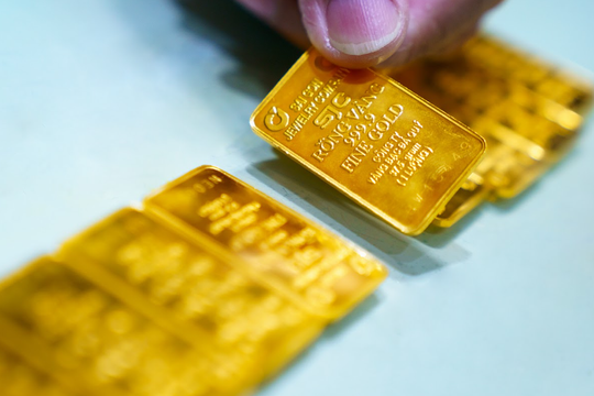 Giá vàng hôm nay 11/2: Vàng SJC vọt gần 93 triệu đồng/lượng