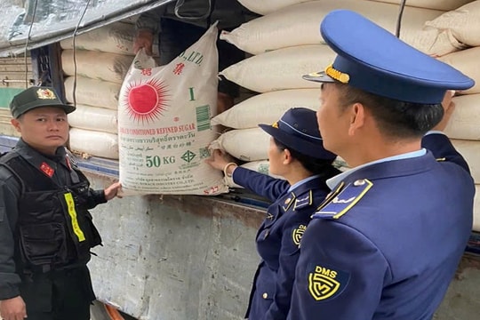 Nghệ An: Phát hiện xe ô tô chở 3 tấn đường không rõ nguồn gốc