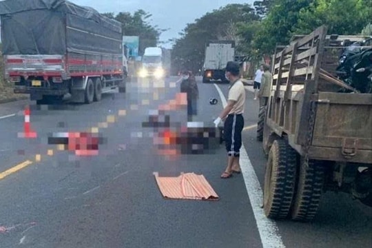 Vượt xe máy cày, hai người tử vong