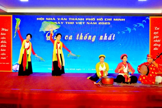 Ngày Thơ Việt Nam 2025: "Bài ca thống nhất" mãi ngân vang