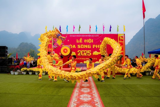 Hình ảnh đặc sắc Lễ hội bên cánh đồng Huyền Du