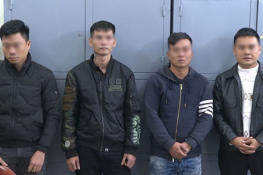 Mang súng đi cướp lại tiền thua bạc