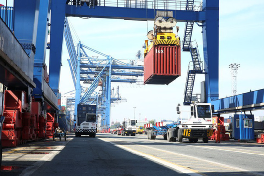 Ứng phó căng thẳng thương mại toàn cầu: 7 giải pháp thúc đẩy xuất khẩu và hạn chế rủi ro