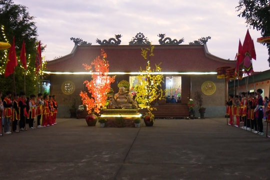 Long trọng lễ rước Thánh mẫu Đền Cờn