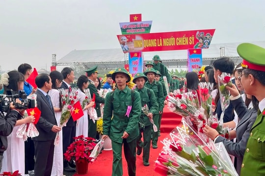 Những hình ảnh thanh niên Hải Phòng nô nức lên đường “tòng quân”