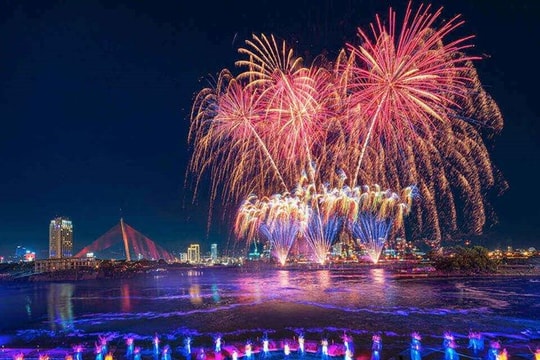 Đà Nẵng bắn pháo hoa kỷ niệm 50 năm ngày giải phóng thành phố