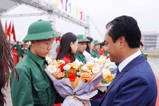 Rạng ngời tân binh ngày nhập ngũ tại xứ Trà 2025