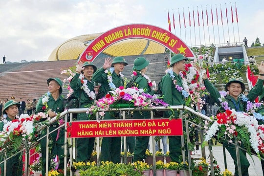 Thanh niên ba tỉnh phía Nam Tây Nguyên hăng hái lên đường nhập ngũ