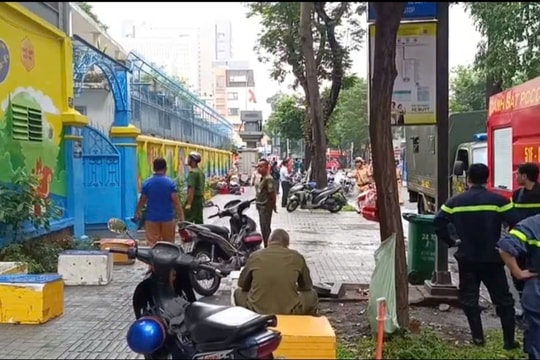 Cháy trường mầm non ở TP.HCM, nhiều học sinh được sơ tán ra ngoài