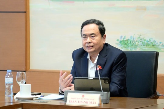 Sớm triển khai các quyết sách để bảo đảm mục tiêu tăng trưởng 8% trở lên