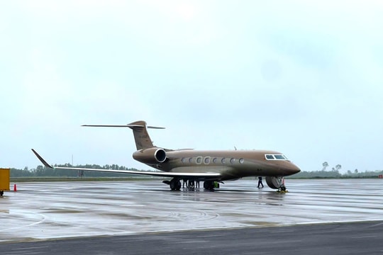 Máy bay siêu sang “cập bến” cảng hàng không quốc tế Phú Bài