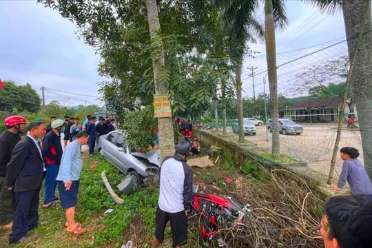 Va chạm với ô tô, 2 bà cháu tử vong