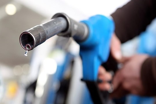 Giá xăng dầu hôm nay (17/2): Phiên đầu tuần tiếp đà giảm