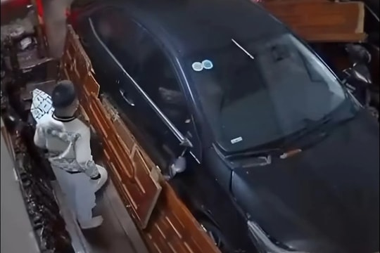 Ô tô mất lái đâm thẳng vào nhà dân tại Thái Nguyên