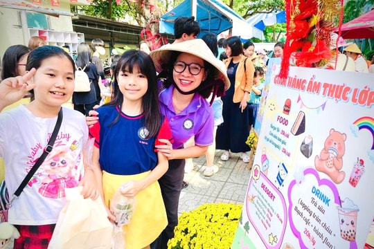 Học sinh gây quỹ từ thiện thông qua “Phiên chợ Mùa Xuân”