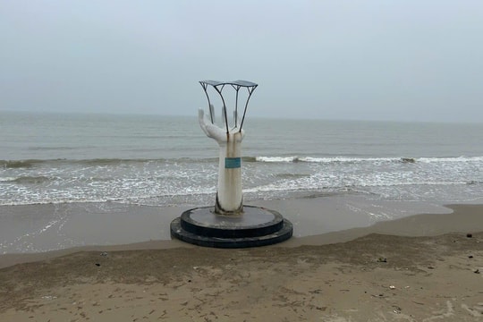 Kinh hãi với những bàn tay 'chảy máu' ở biển Hải Tiến