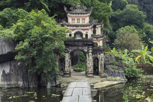 Ninh Bình chú trọng phát triển du lịch tâm linh