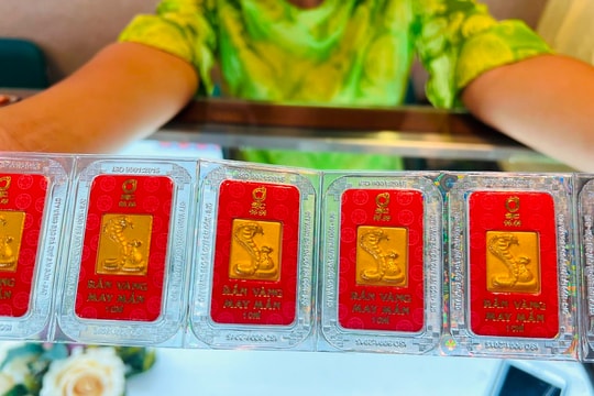 Giá vàng hôm nay 18/2: Vàng đảo chiều tăng