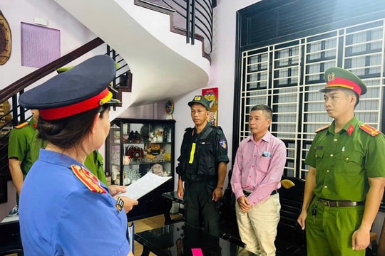 Vì sao Giám đốc Sở Y tế Huế được khen thưởng dù đơn vị từng bị kỷ luật?