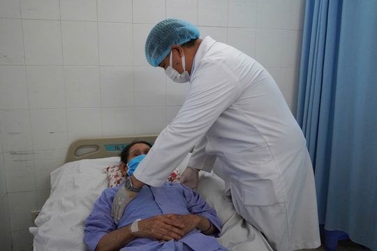 Thay khớp thành công cho 3 cụ 100 tuổi