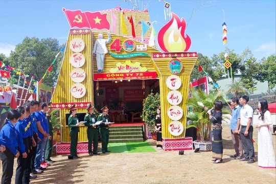 Hội trại “Tiếp bước cha anh, xứng danh người lính Binh đoàn 15 Anh hùng”