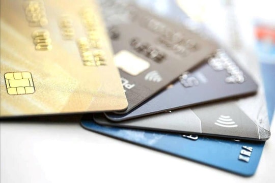 Truy tố ba chị em mua bán trái phép tài khoản ngân hàng