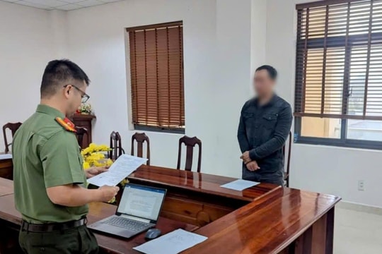 Vận động thành công đối tượng trốn ra nước ngoài về đầu thú