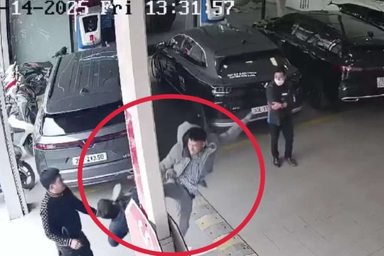 Triệu tập tài xế “xông phi” đạp người sau va chạm giao thông