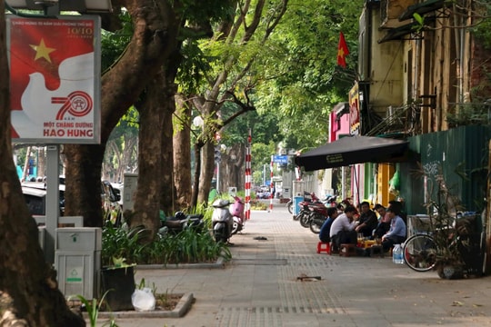 Hà Nội cho thuê vỉa hè nhưng đừng quên người đi bộ