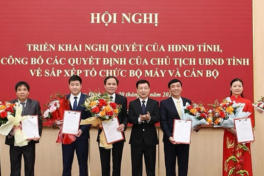Nam Định công bố QĐ sắp xếp tổ chức bộ máy và bổ nhiệm lãnh đạo các Sở mới