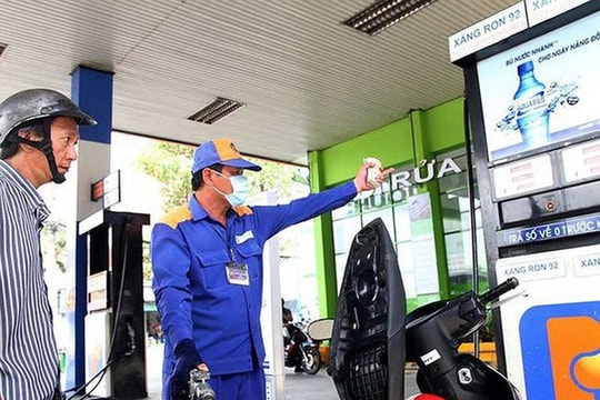 Giá xăng tiếp tục tăng, vượt ngưỡng 21.300 đồng/lít