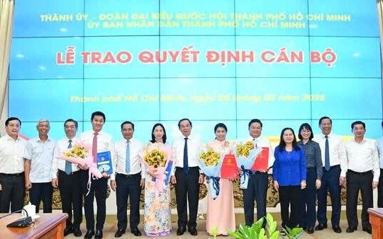 TP.HCM trao nhiều quyết định điều động, bổ nhiệm cán bộ chủ chốt