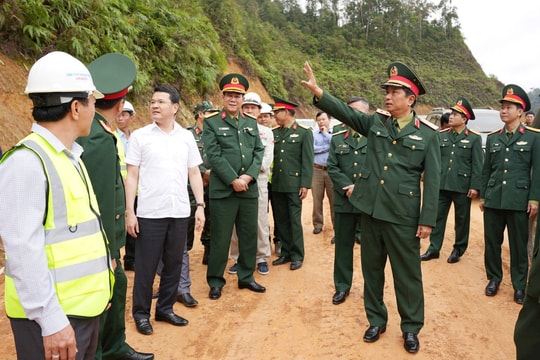 Bộ Tư lệnh Quân khu 4 kiểm tra tiến độ tuyến đường Phú Lộc - A Lưới