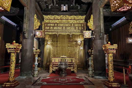 Choáng ngợp vẻ đẹp của Chính điện Lam Kinh dát vàng