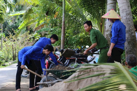 Công an tỉnh Sóc Trăng hỗ trợ xóa nhà tạm, nhà dột nát cho người nghèo