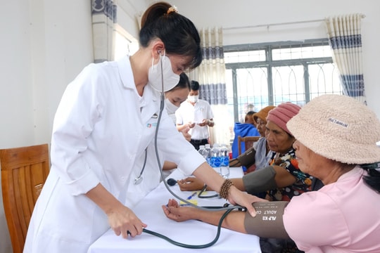 Bác sĩ lần đầu được cấp giấy phép hành nghề phải thực hành khám, chữa bệnh 12 tháng?