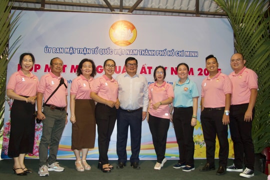 Hơn 748 triệu đồng hỗ trợ các gia đình nhận nuôi sinh viên Lào, Campuchia